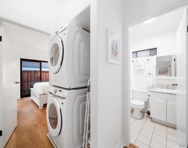 721 Glenview - Photo Thumbnail 17