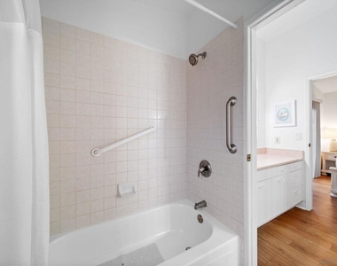 721 Glenview - Photo Thumbnail 19