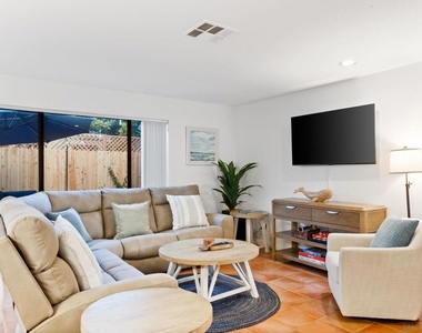 721 Glenview - Photo Thumbnail 22