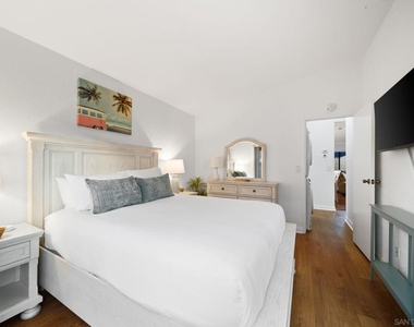 721 Glenview - Photo Thumbnail 8