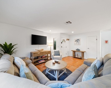721 Glenview - Photo Thumbnail 1