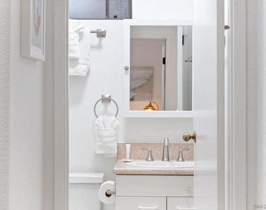 721 Glenview - Photo Thumbnail 16