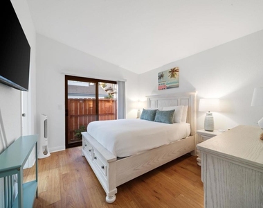 721 Glenview - Photo Thumbnail 9