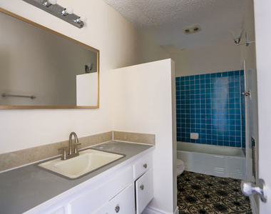 11131 Rose Avenue - Photo Thumbnail 4