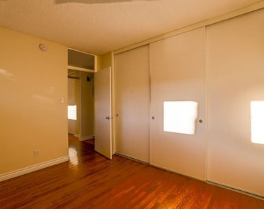 11131 Rose Avenue - Photo Thumbnail 8