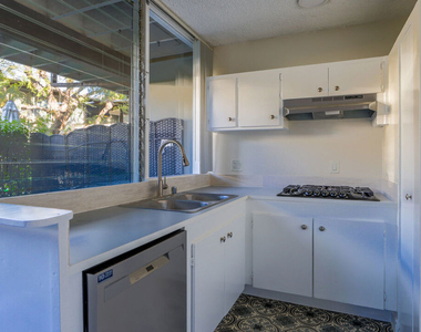 11131 Rose Avenue - Photo Thumbnail 10