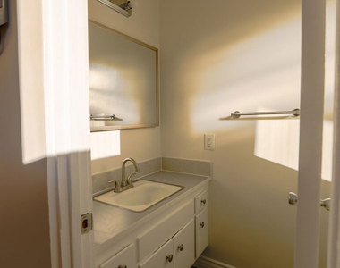 11131 Rose Avenue - Photo Thumbnail 6