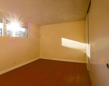 11131 Rose Avenue - Photo Thumbnail 7