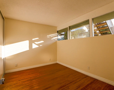 11131 Rose Avenue - Photo Thumbnail 9