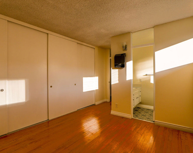 11131 Rose Avenue - Photo Thumbnail 5