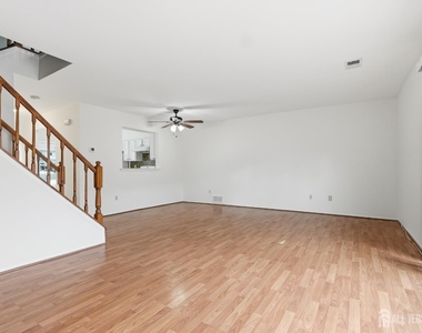 374 Aldeburgh Avenue - Photo Thumbnail 6