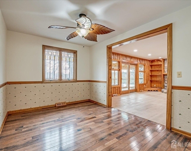 23 Cardownie Street - Photo Thumbnail 10