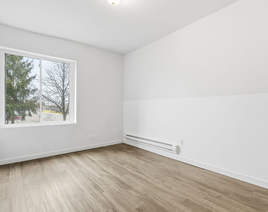 3295 Rochester Street - Photo Thumbnail 8