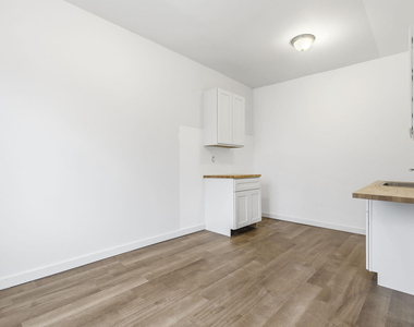 3295 Rochester Street - Photo Thumbnail 5