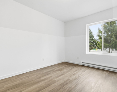 3295 Rochester Street - Photo Thumbnail 9