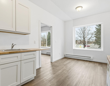 3295 Rochester Street - Photo Thumbnail 7