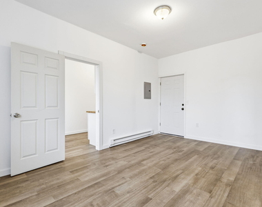 3295 Rochester Street - Photo Thumbnail 4