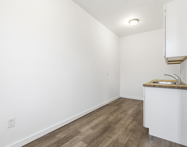 3295 Rochester Street - Photo Thumbnail 5