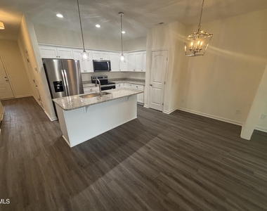 608 S Blackmon Street - Photo Thumbnail 3