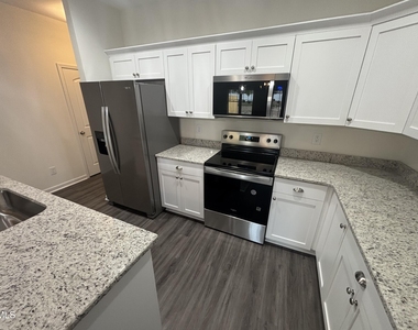 608 S Blackmon Street - Photo Thumbnail 2