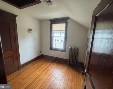 307 Edgewood Avenue - Photo Thumbnail 6