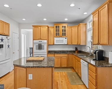 8008 Dorado Terrace - Photo Thumbnail 20
