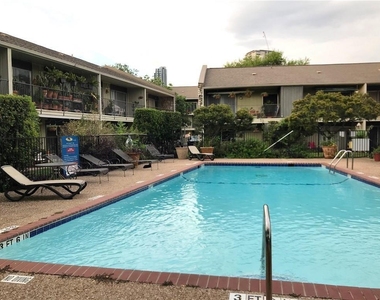 500 E Riverside Dr - Photo Thumbnail 10