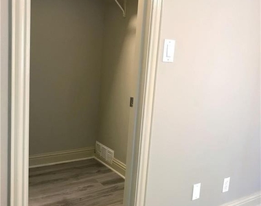 500 E Riverside Dr - Photo Thumbnail 7
