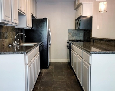 500 E Riverside Dr - Photo Thumbnail 3