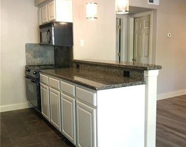 500 E Riverside Dr - Photo Thumbnail 1