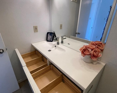 1514 Parker Ln - Photo Thumbnail 8