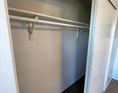 1514 Parker Ln - Photo Thumbnail 6