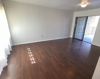 1514 Parker Ln - Photo Thumbnail 3