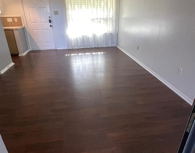 1514 Parker Ln - Photo Thumbnail 2