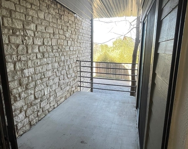 1514 Parker Ln - Photo Thumbnail 5