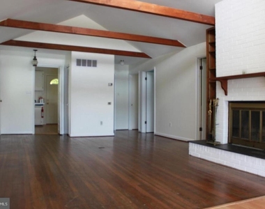 1035 Taylorsville Lane - Photo Thumbnail 14