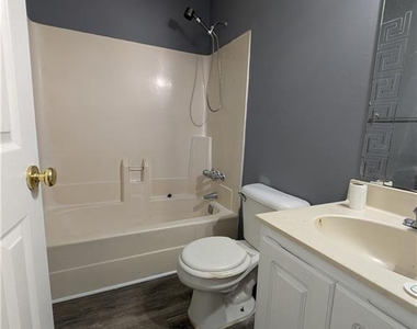 5584 Estates Court - Photo Thumbnail 2