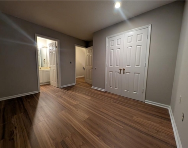 5582 Estates Court - Photo Thumbnail 3