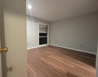 5582 Estates Court - Photo Thumbnail 2