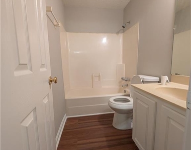 5582 Estates Court - Photo Thumbnail 6