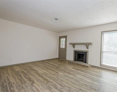 730 Franklin Gateway Se - Photo Thumbnail 2