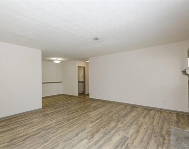730 Franklin Gateway Se - Photo Thumbnail 3