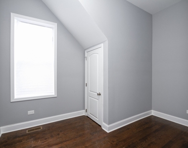 7322 S Langley Avenue - Photo Thumbnail 9
