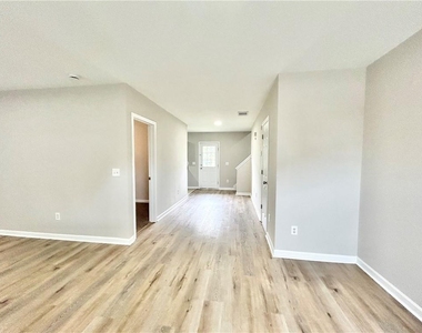 739 Wheel House Lane - Photo Thumbnail 4