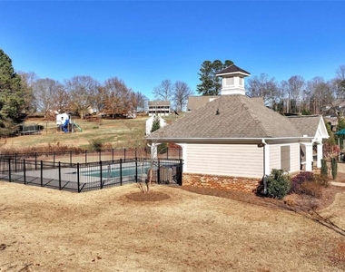 6968 Manchester Drive - Photo Thumbnail 10