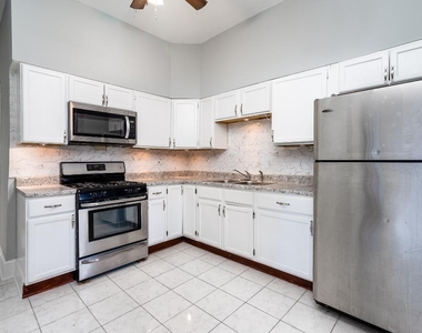 4326 N Avers Avenue - Photo Thumbnail 7