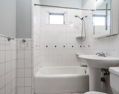 4326 N Avers Avenue - Photo Thumbnail 8
