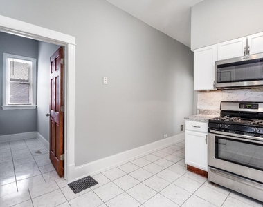 4326 N Avers Avenue - Photo Thumbnail 5