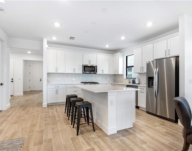 20514 Pebble Glen Drive - Photo Thumbnail 4
