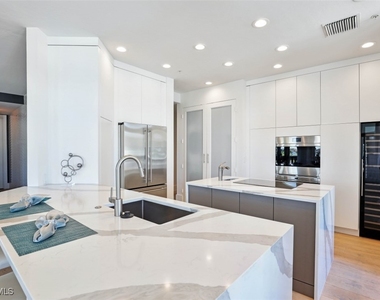 900 5th Avenue S - Photo Thumbnail 4